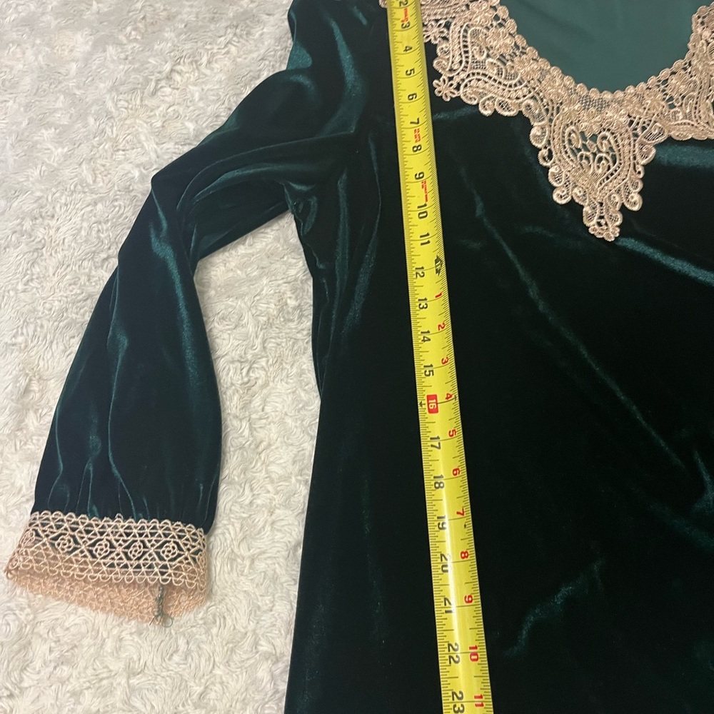 Elegant Vintage Green Velvet Top with Lace Trim Sz. 1X - Picture 9 of 10